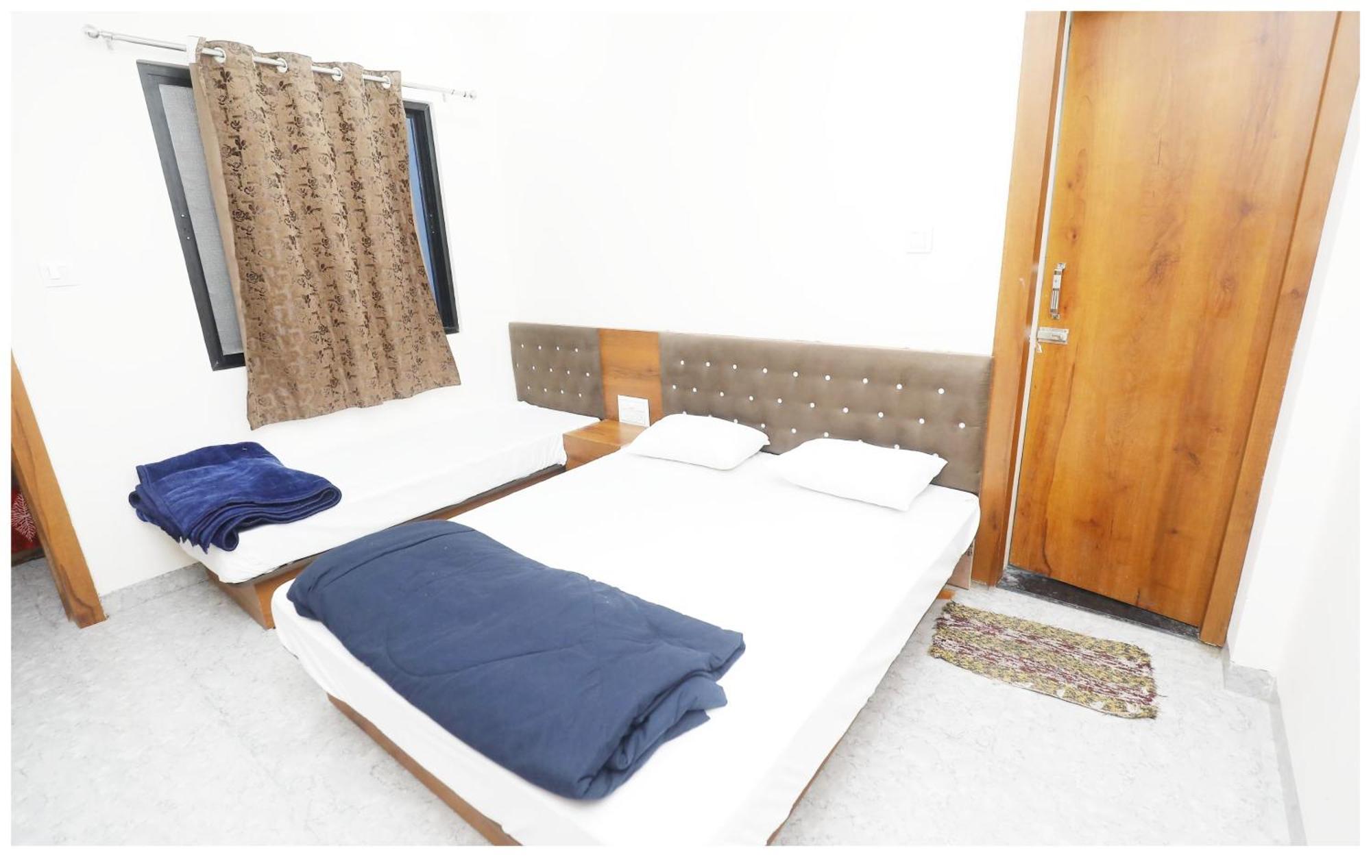 Premium Hotel Ujjain - G A R I M A - Near Mahakal Temple And Rivar - Railway Station - Hygiene & Spacious Room - With Wifi- And Parking Facilities - Best Hotel In Ujjain Zewnętrze zdjęcie