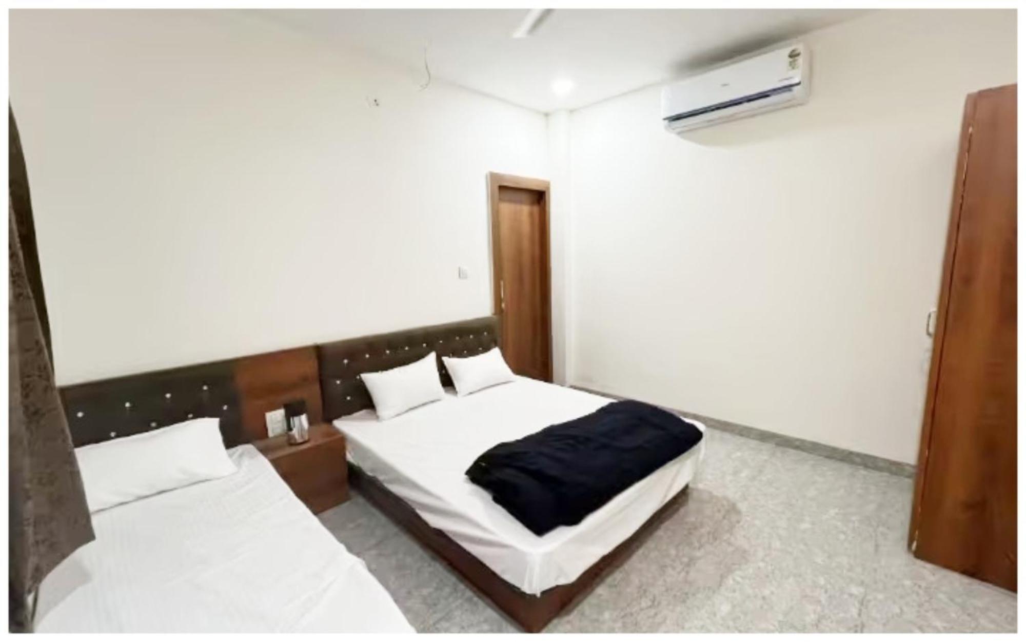 Premium Hotel Ujjain - G A R I M A - Near Mahakal Temple And Rivar - Railway Station - Hygiene & Spacious Room - With Wifi- And Parking Facilities - Best Hotel In Ujjain Zewnętrze zdjęcie