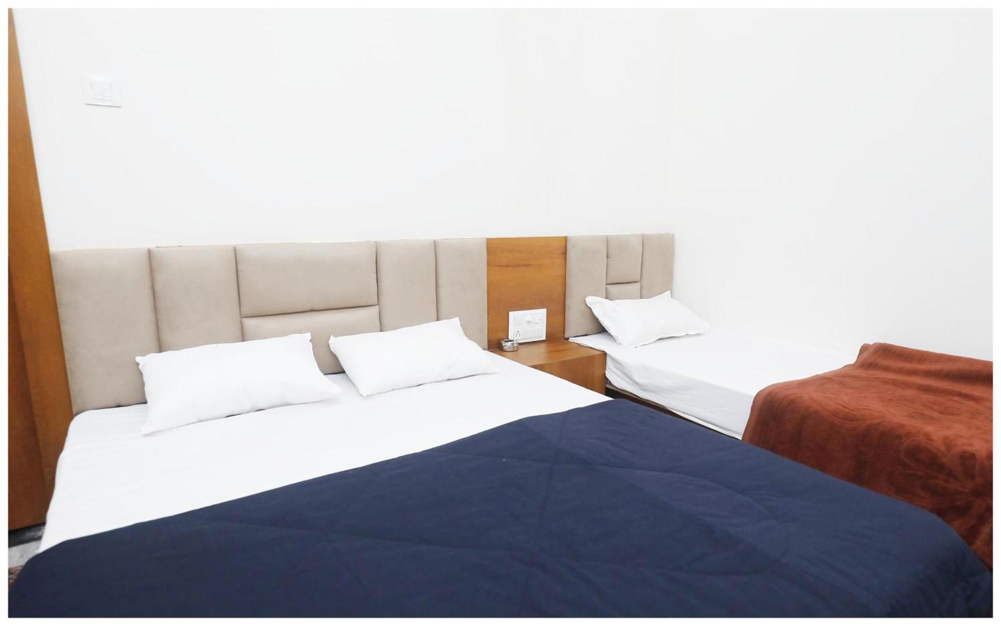 Premium Hotel Ujjain - G A R I M A - Near Mahakal Temple And Rivar - Railway Station - Hygiene & Spacious Room - With Wifi- And Parking Facilities - Best Hotel In Ujjain Zewnętrze zdjęcie